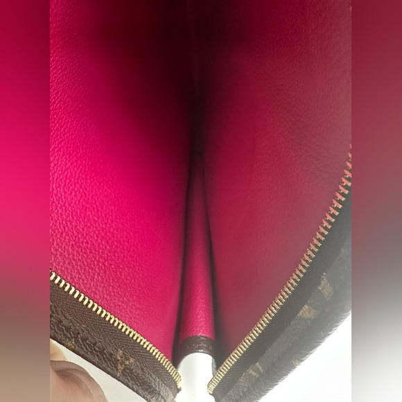 Louis Vuitton Toiletry Pouch Limited Edition Patches Monogram Canvas - Picture 12 of 12